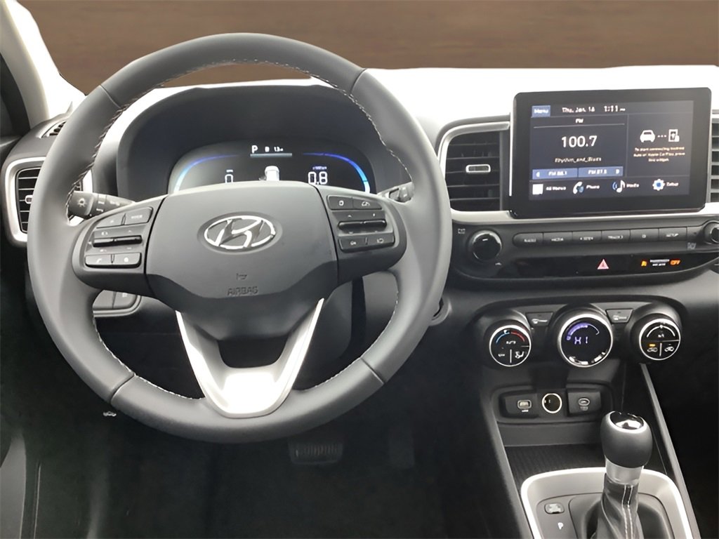 Used 2025 Hyundai Venue SEL image 9