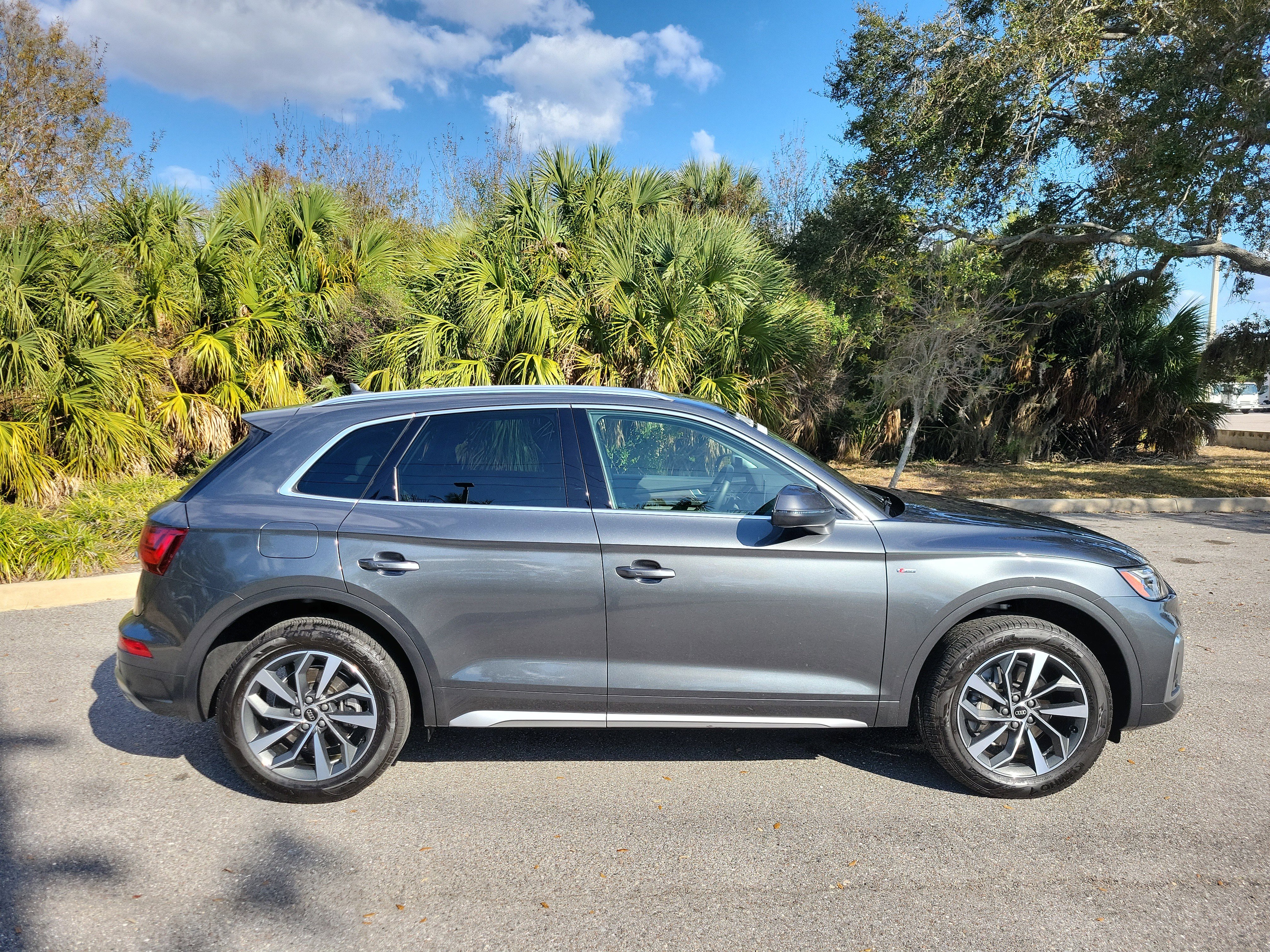 Certified 2025 Audi Q5 2.0T Premium Plus image 3