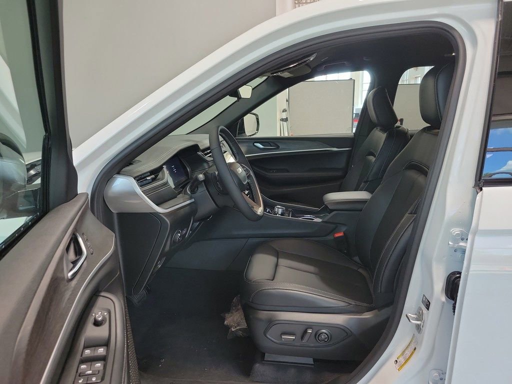 New 2025 Jeep Grand Cherokee Limited image 9