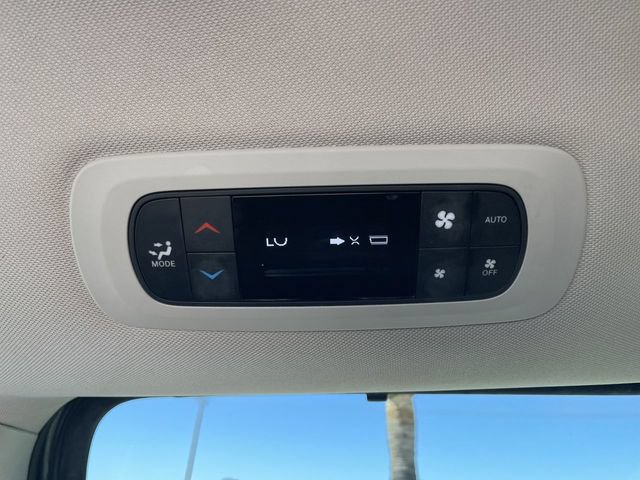 Used 2023 Chrysler Pacifica Touring-L FWD image 19