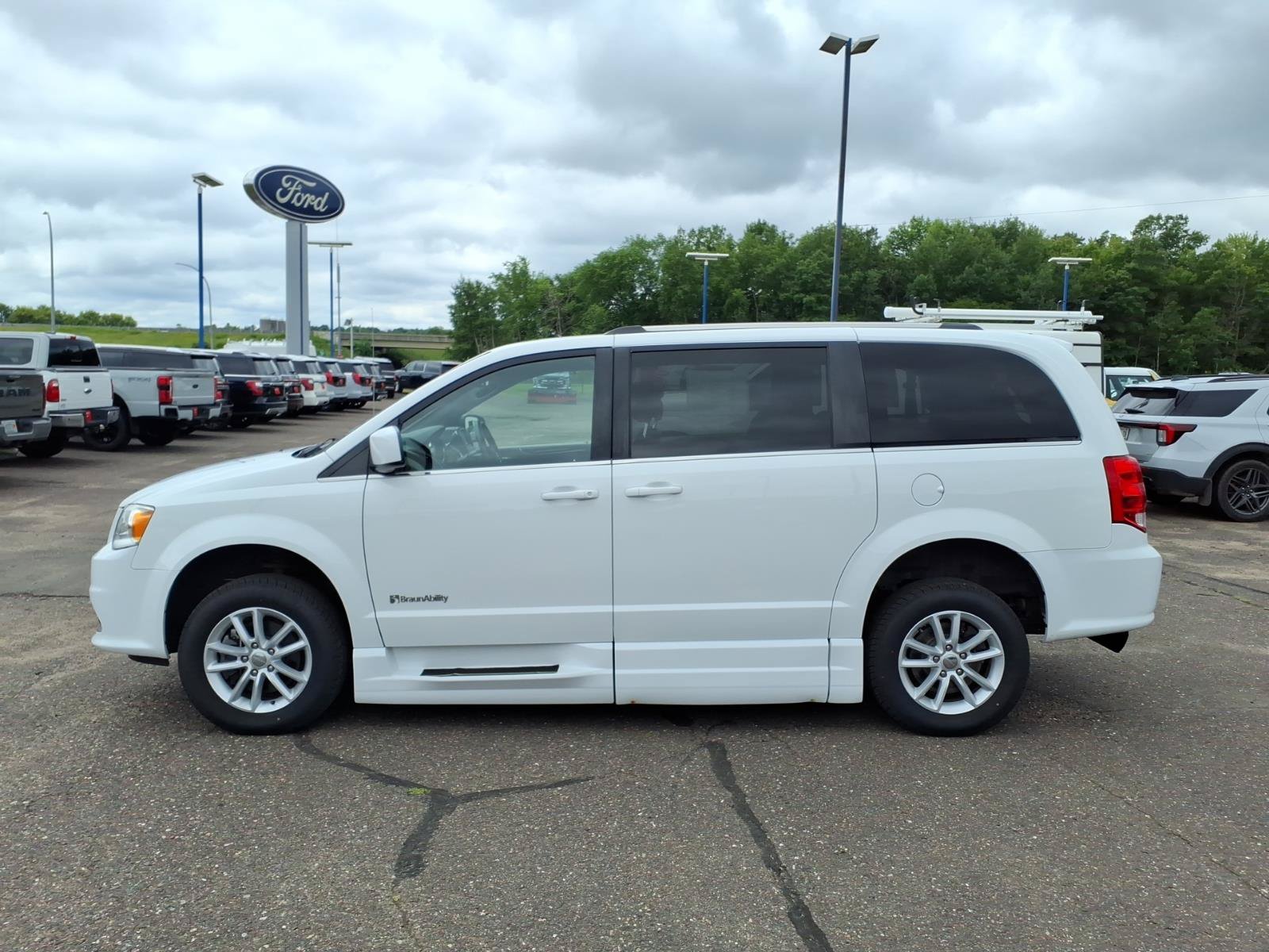 Used 2019 Dodge Grand Caravan SXT FWD video 2
