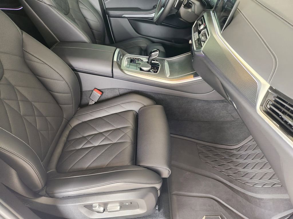 Used 2023 BMW X5 sDrive40i w/ M Sport Package image 12