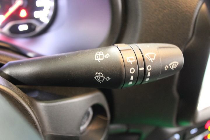 Used 2023 Jeep Renegade Latitude image 32