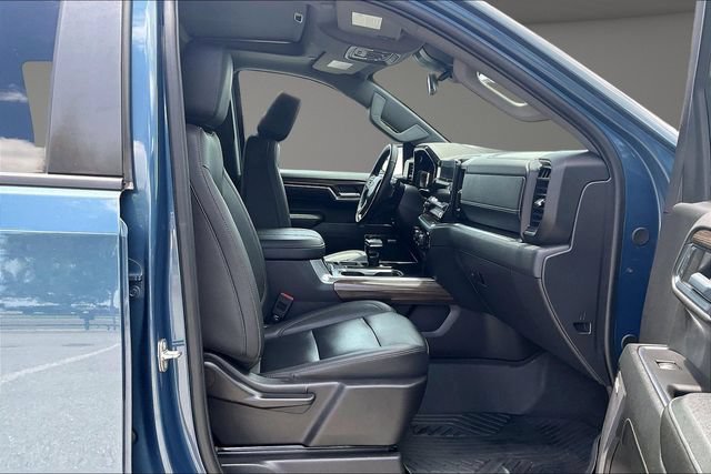 Used 2024 Chevrolet Silverado 1500 LT Trail Boss w/ Convenience Package II AWD/4WD image 7