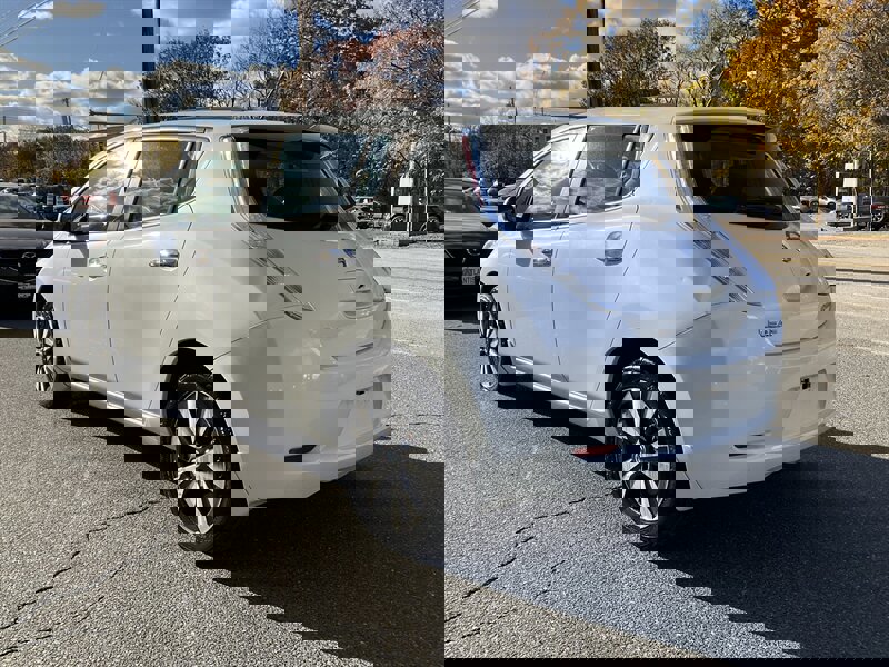 Used 2014 Nissan Leaf SL w/ Premium Package image 7