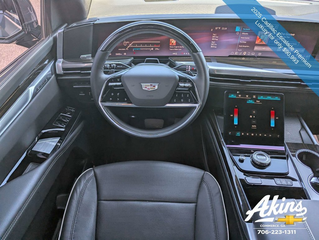 Used 2025 Cadillac Escalade Premium Luxury AWD/4WD image 17