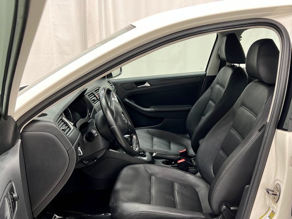 Used 2012 Volkswagen Jetta SE FWD image 12