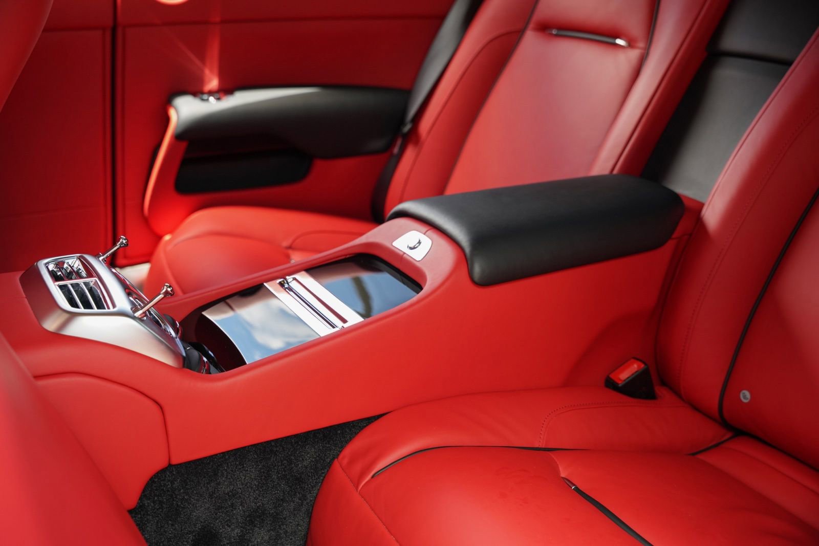 Used 2020 Rolls-Royce Wraith RWD image 23