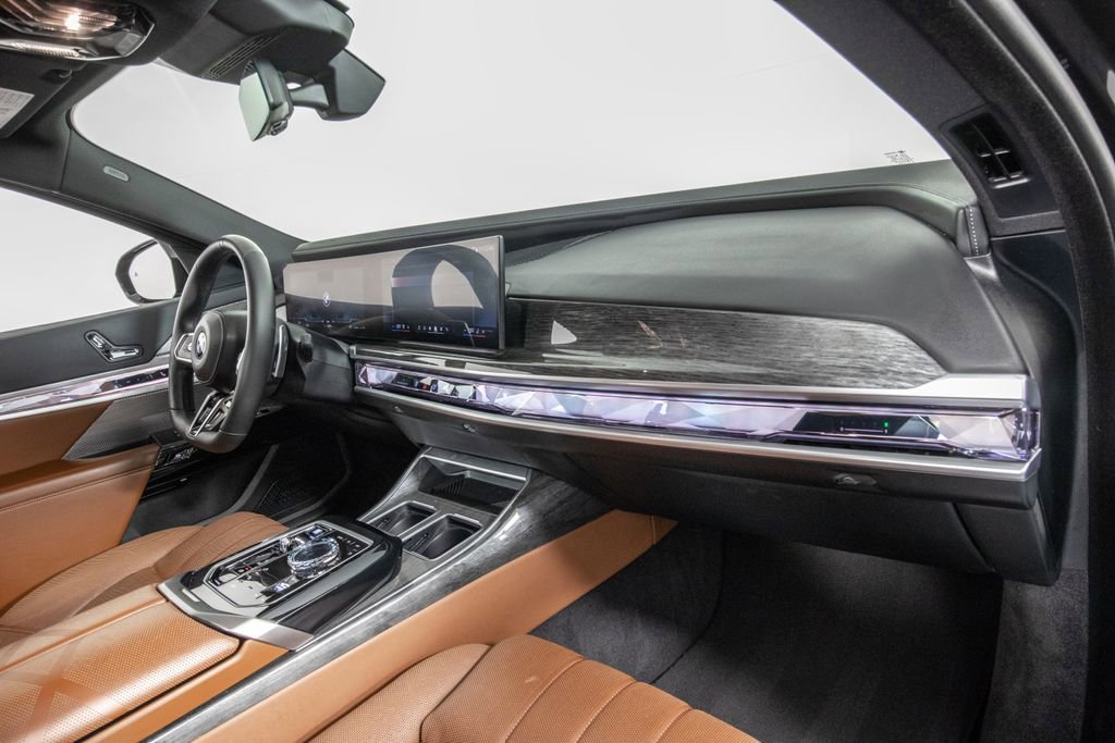 Used 2024 BMW 760i xDrive AWD/4WD image 18