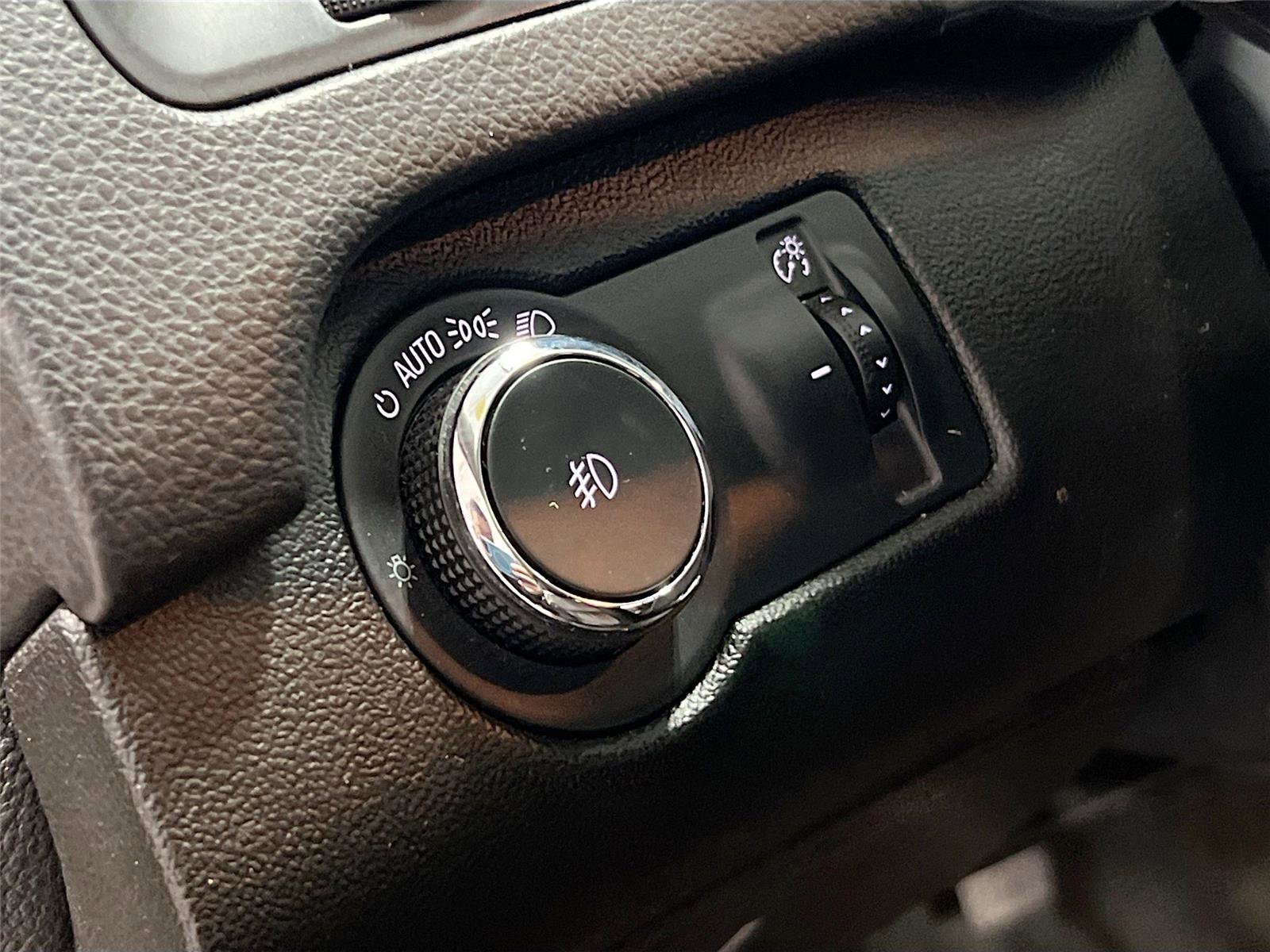 Used 2015 Buick Regal Premium w/ Experience Buick Package image 10