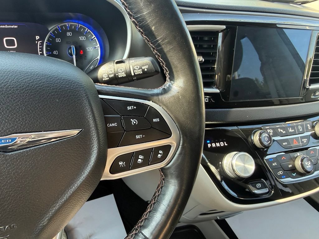 Used 2020 Chrysler Pacifica Touring w/ Advanced Safetytec Group FWD image 20