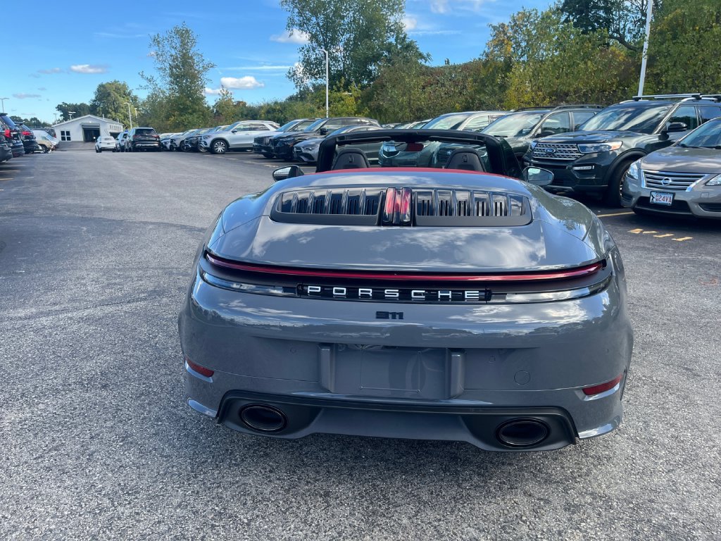 Used 2025 Porsche 911 Carrera RWD image 16