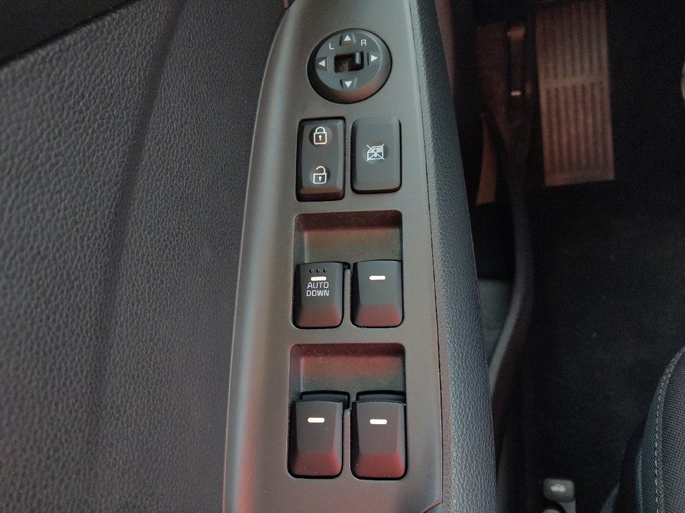 Used 2017 Kia Forte S image 27