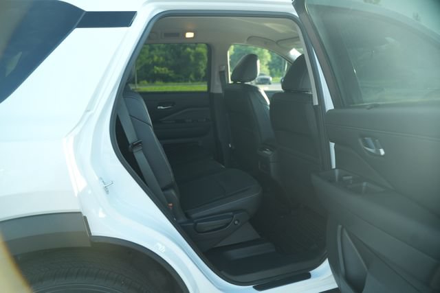 Used 2025 Nissan Pathfinder SL AWD/4WD image 22