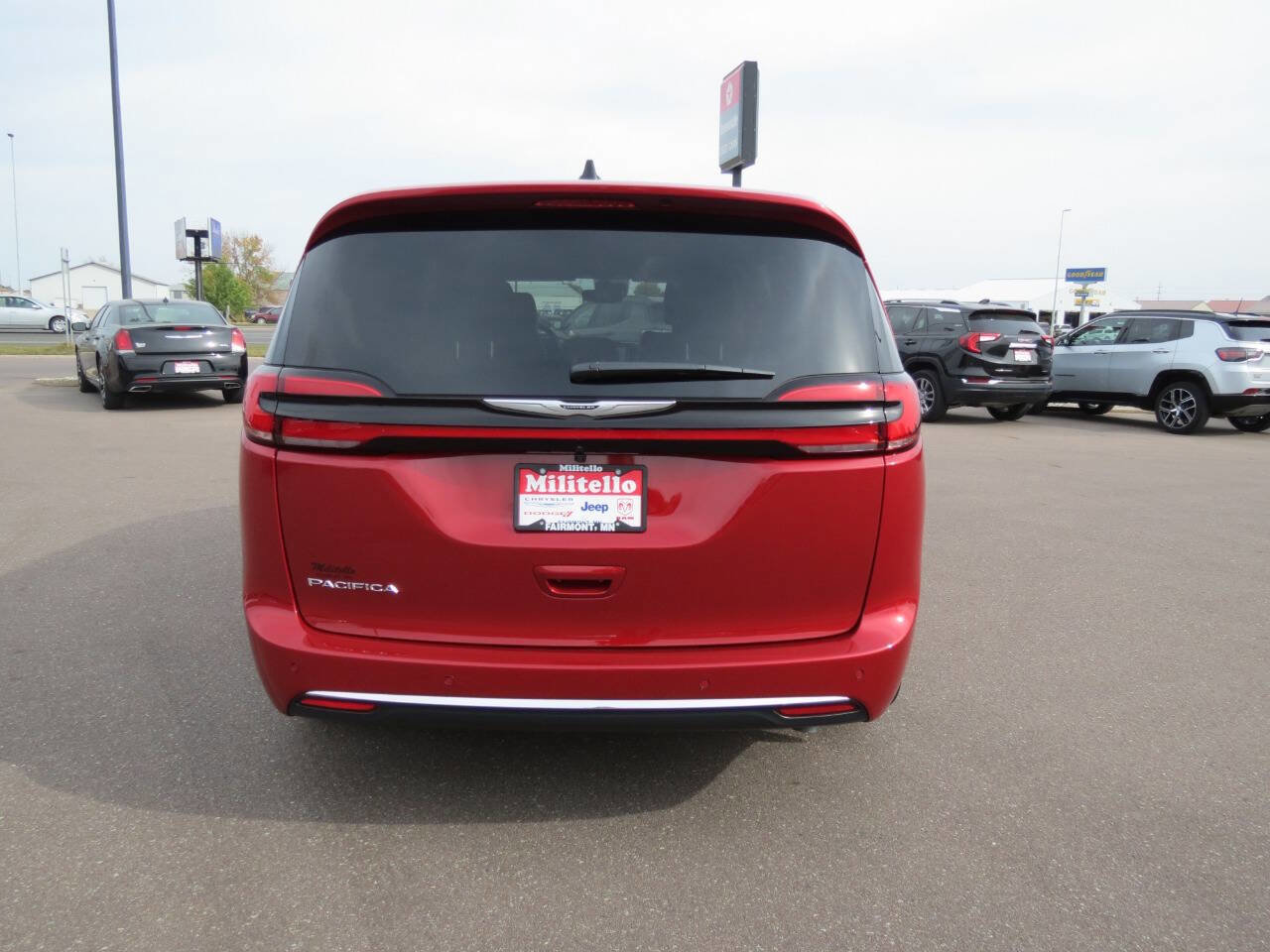 New 2026 Chrysler Pacifica Select image 5