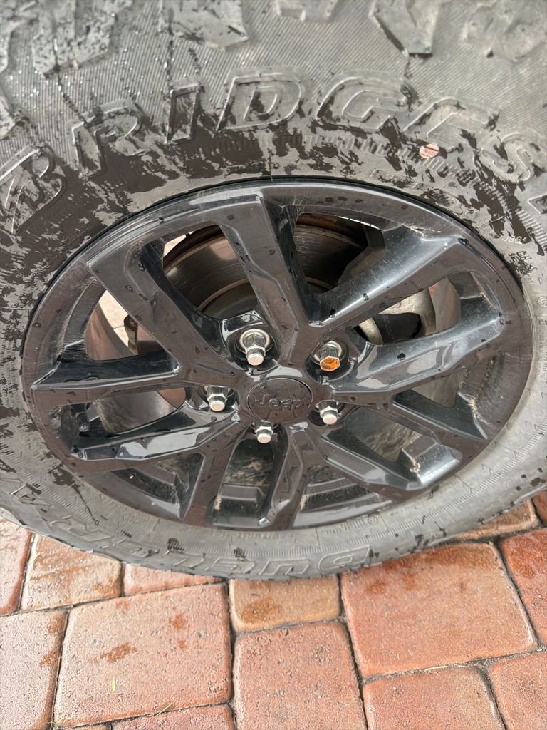 Used 2009 Jeep Wrangler Unlimited Rubicon w/ Dual Top Group image 28