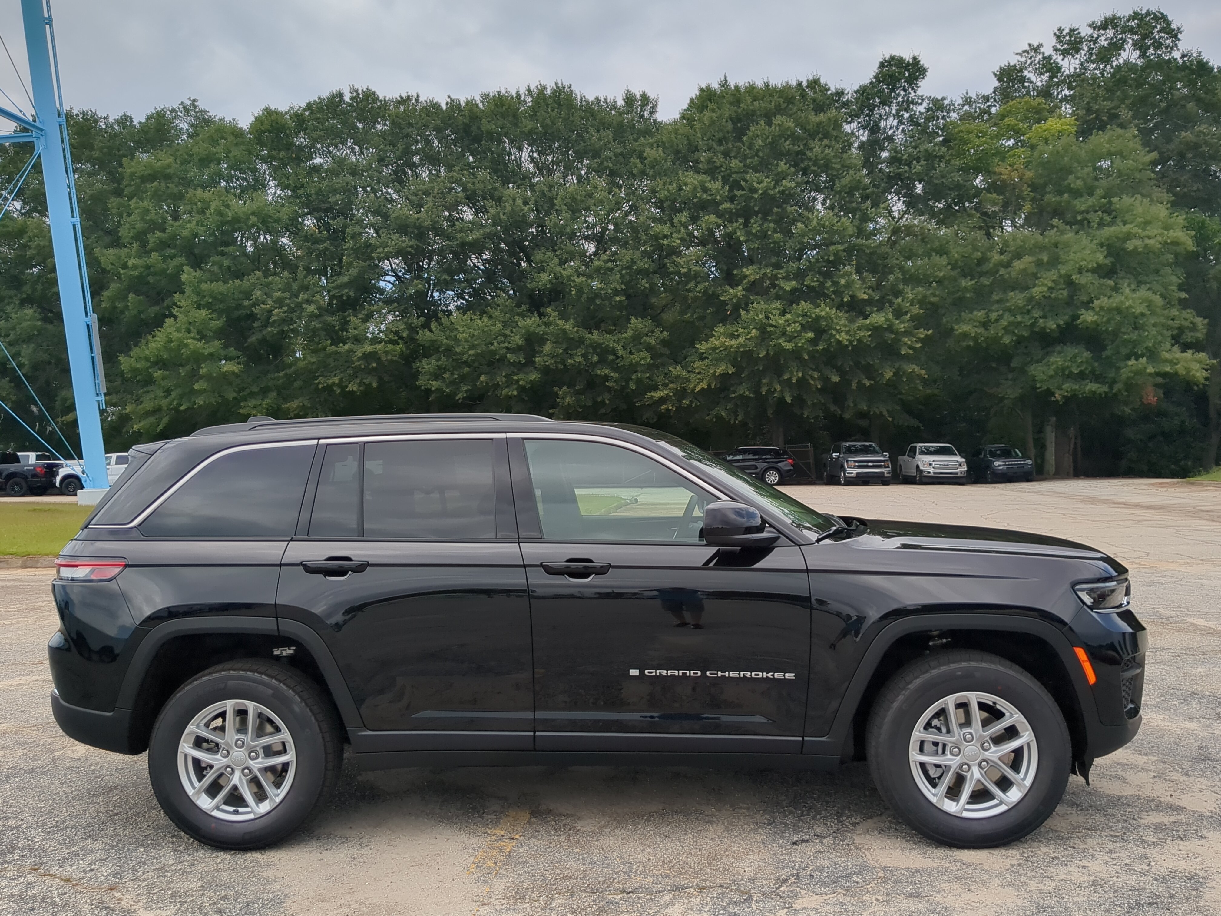 New 2026 Jeep Grand Cherokee Laredo X RWD image 2