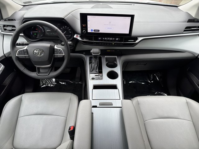Used 2025 Toyota Sienna XLE AWD/4WD image 25