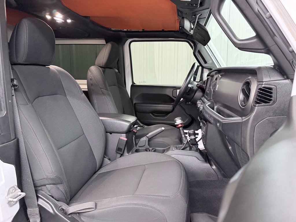 Used 2022 Jeep Wrangler Sport AWD/4WD image 30