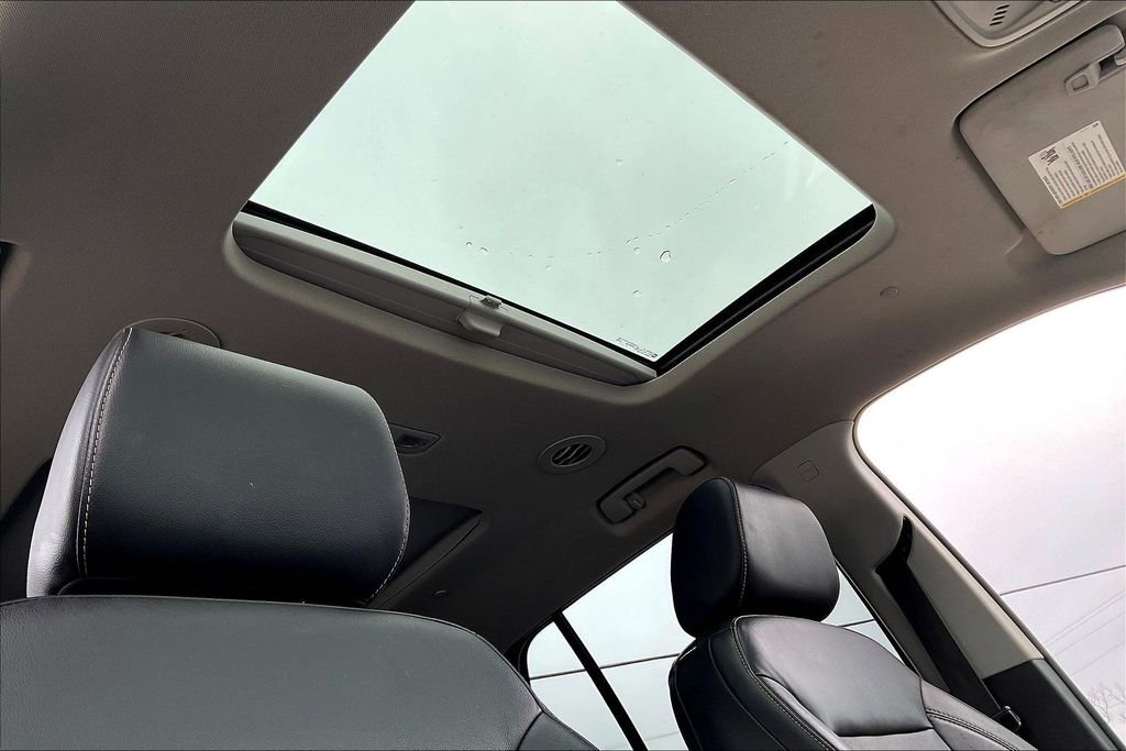 Used 2020 Chevrolet Traverse LT w/ LT Premium Package image 17