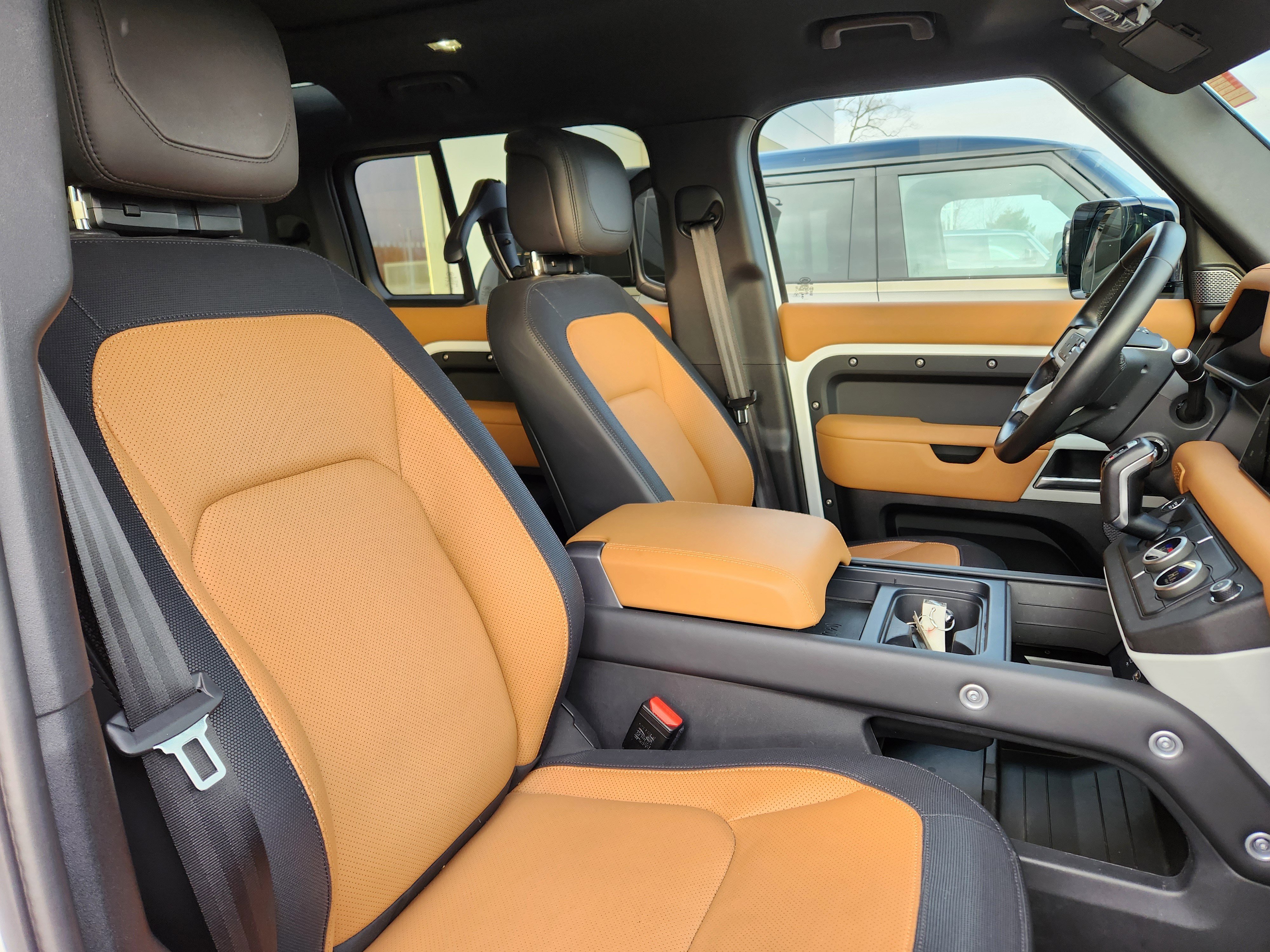 Certified 2024 Land Rover Defender 110 X-Dynamic SE image 16