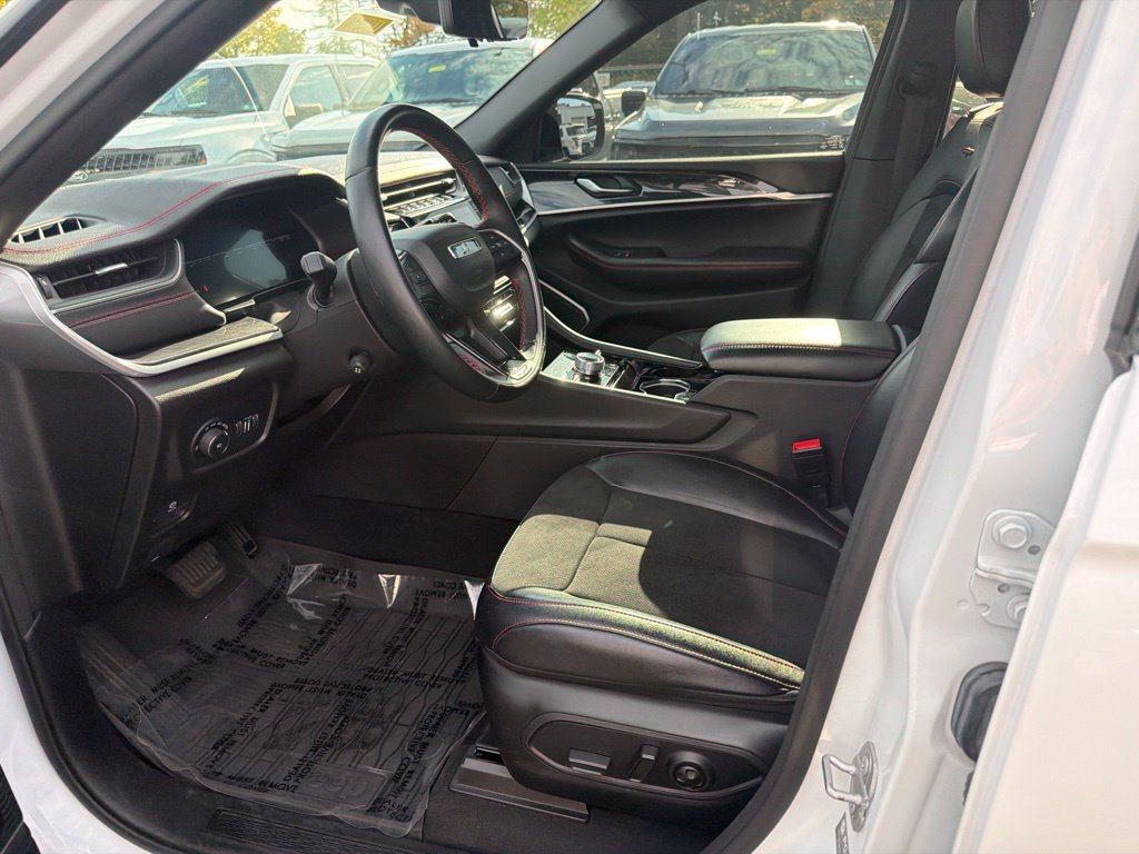Used 2022 Jeep Grand Cherokee Trailhawk w/ ADV Protech Group II AWD/4WD image 11