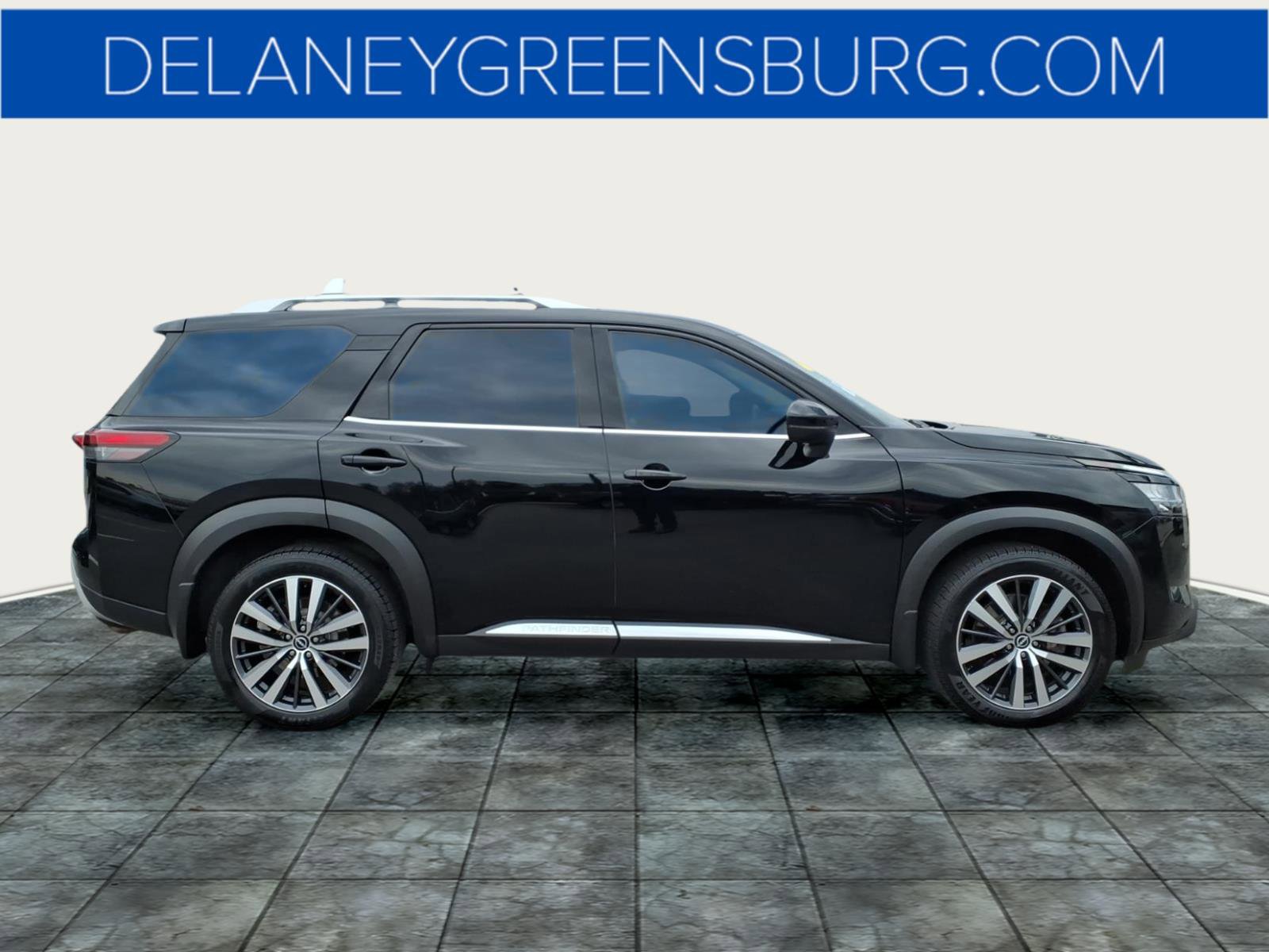 Used 2022 Nissan Pathfinder Platinum w/ Cargo Package image 2