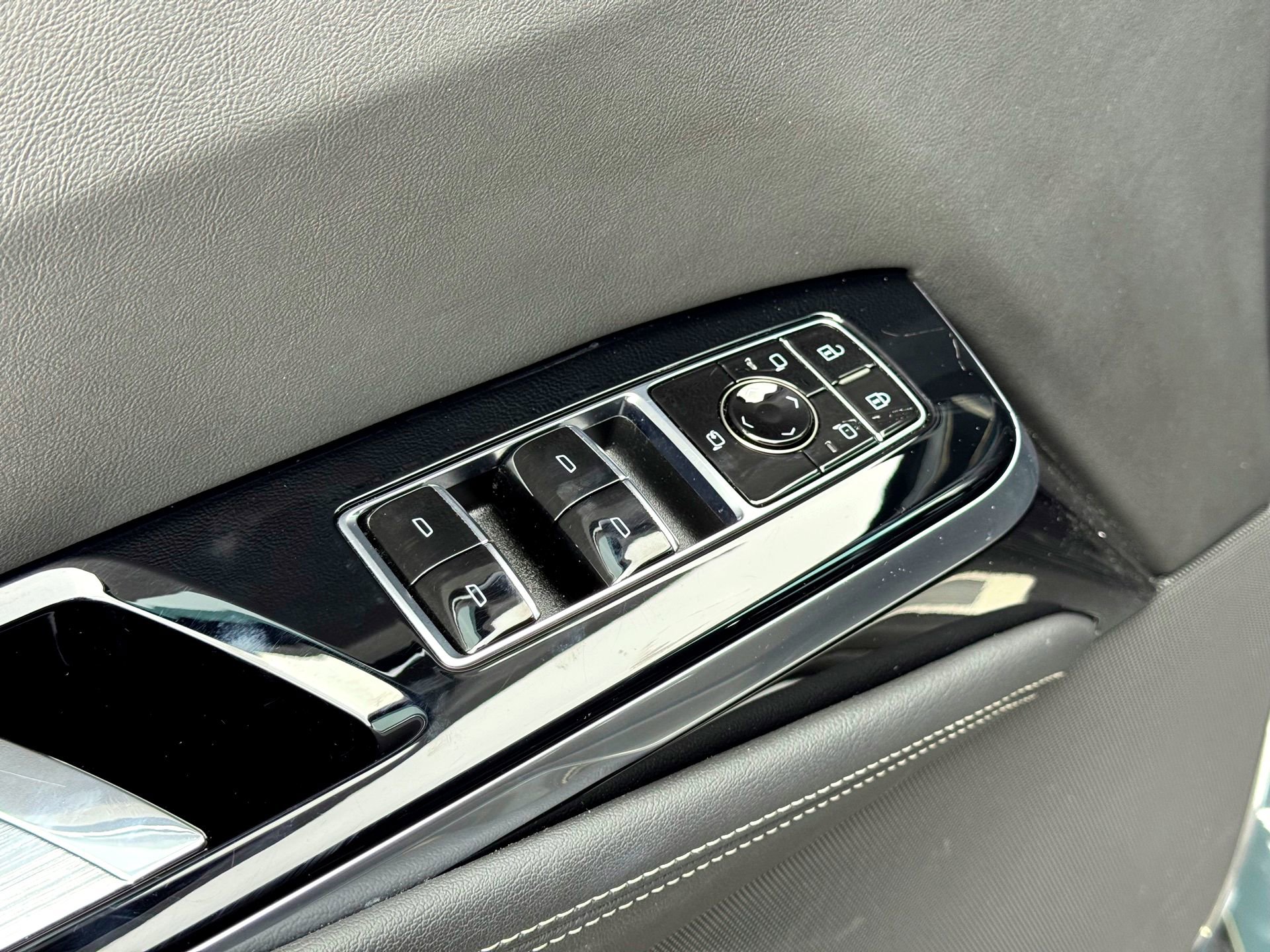 Used 2025 Cadillac Escalade Sport w/ Touring Package image 21