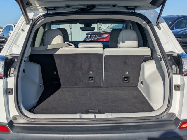 Used 2019 Jeep Cherokee Limited image 11