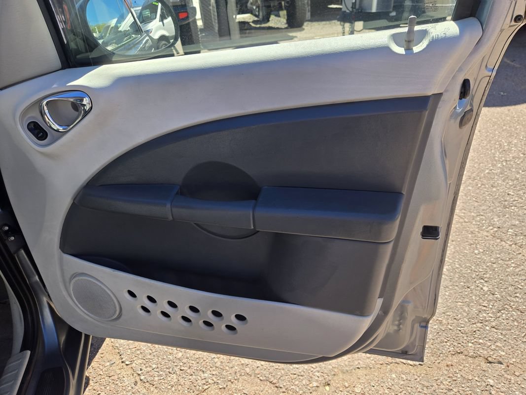 Used 2009 Chrysler PT Cruiser Touring FWD image 24