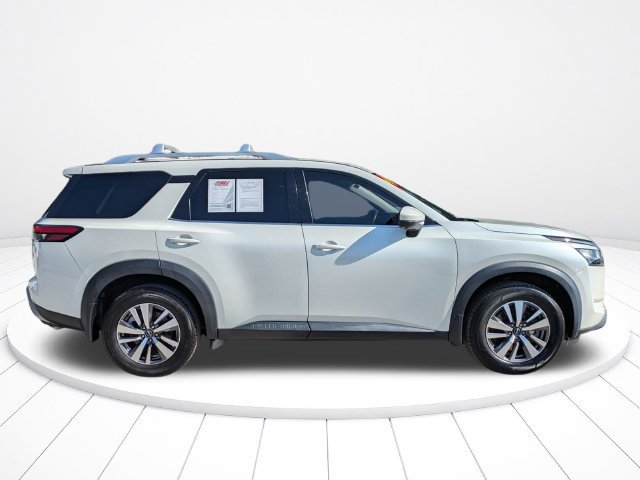 Used 2023 Nissan Pathfinder SL FWD image 3