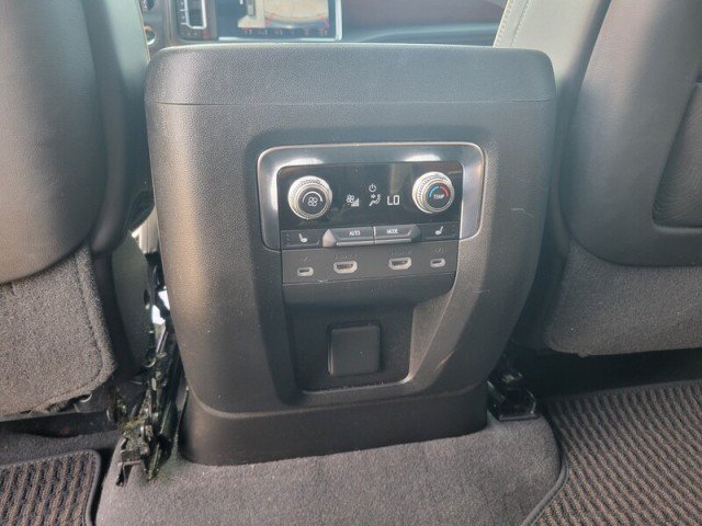 Used 2023 GMC Yukon XL Denali Ultimate AWD/4WD image 33