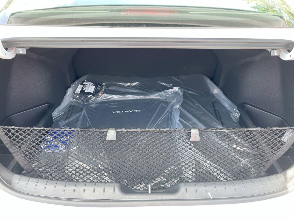 Used 2025 Hyundai Elantra Blue image 49