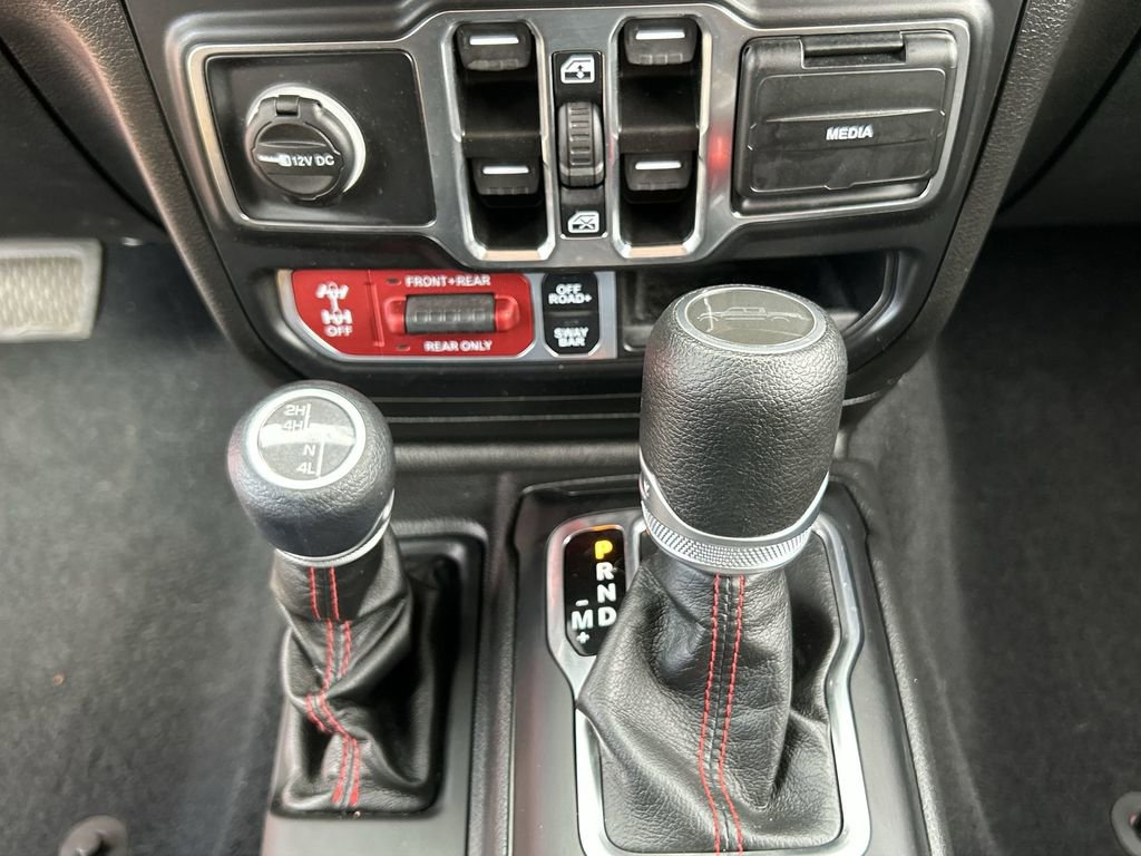 Used 2022 Jeep Gladiator Rubicon w/ LED Lighting Group AWD/4WD image 16