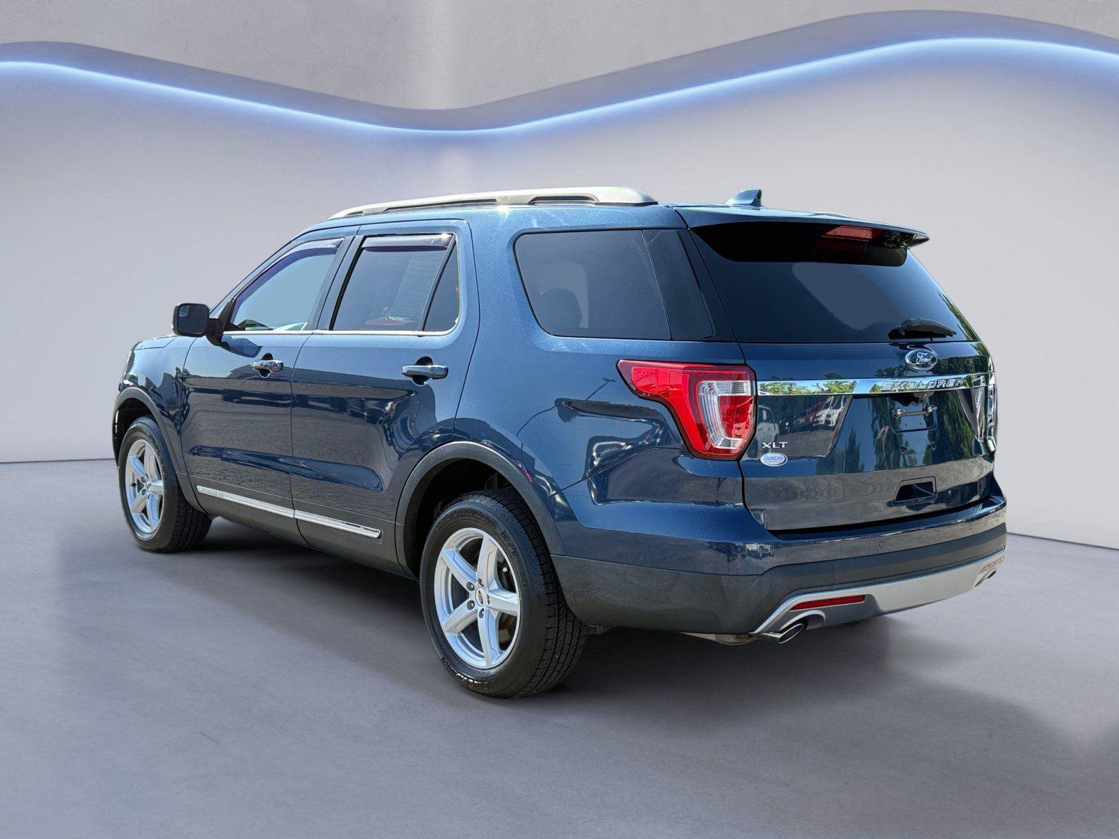 Used 2017 Ford Explorer XLT AWD/4WD image 5