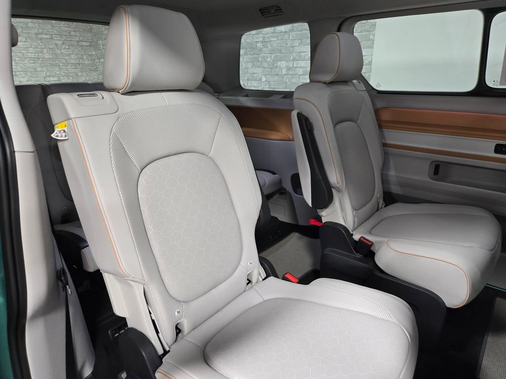Used 2025 Volkswagen ID. Buzz Pro S Plus AWD/4WD image 55