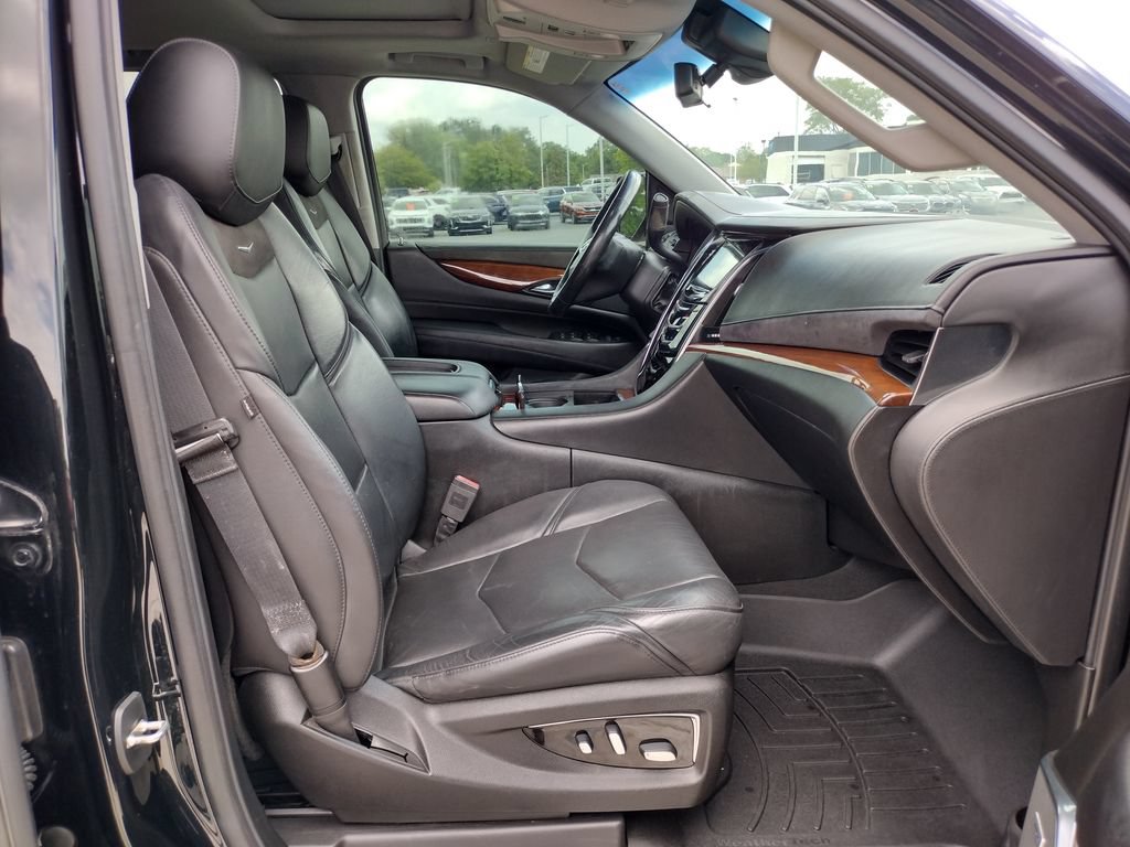 Used 2019 Cadillac Escalade ESV Luxury AWD/4WD image 24