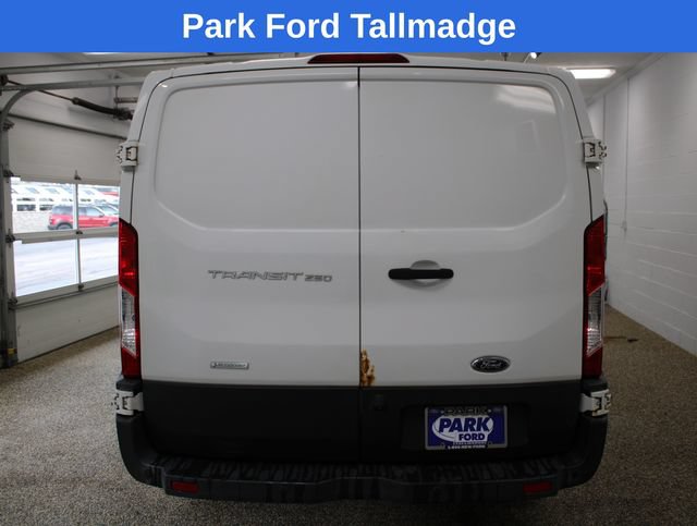 Used 2016 Ford Transit 250 130 Low Roof RWD image 4