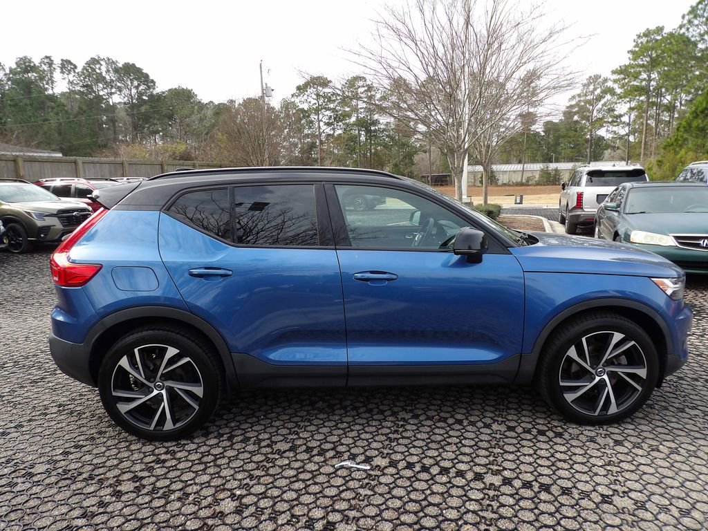 Used 2021 Volvo XC40 T5 R-Design w/ Climate Package image 4