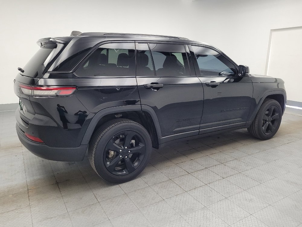 Used 2023 Jeep Grand Cherokee Altitude AWD/4WD image 10