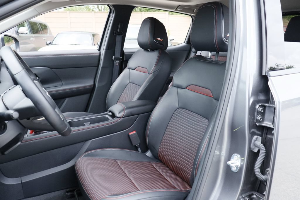 Used 2025 Nissan Kicks SR w/ SR Premium Package AWD/4WD image 10