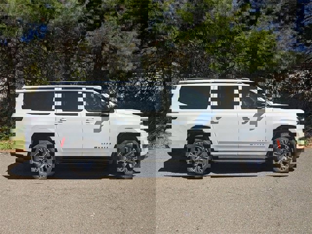 New 2025 Jeep Wagoneer L 4WD w/ Premium Group I image 4
