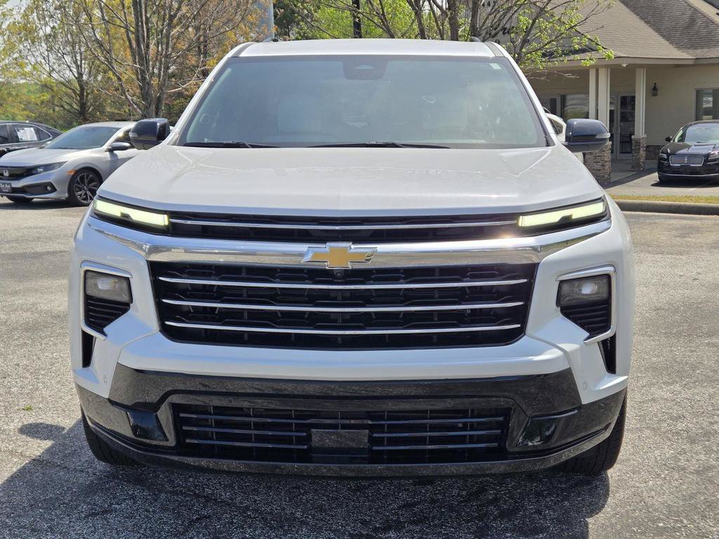 Used 2025 Chevrolet Traverse High Country AWD/4WD image 2