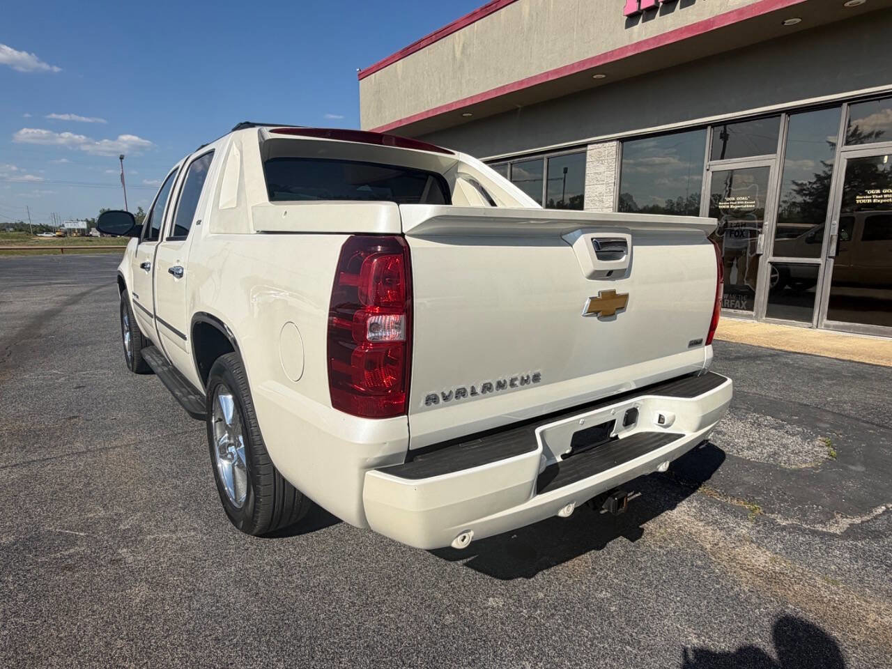 Used 2012 Chevrolet Avalanche LTZ AWD/4WD image 8