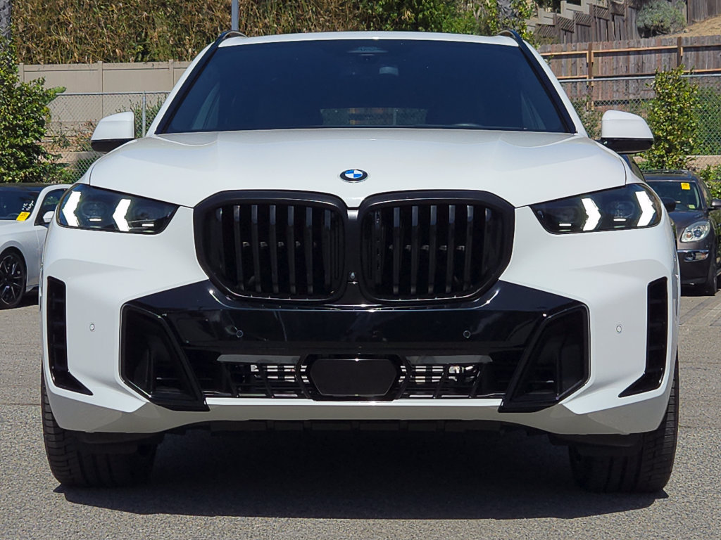 Used 2024 BMW X5 sDrive40i w/ M Sport Package RWD image 2