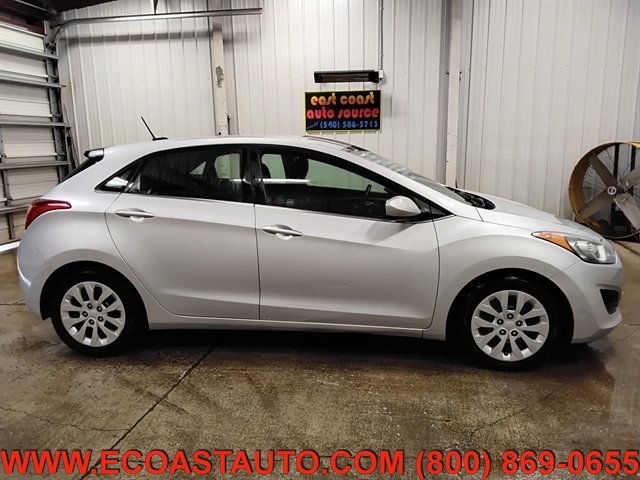 Used 2016 Hyundai Elantra GT FWD image 2