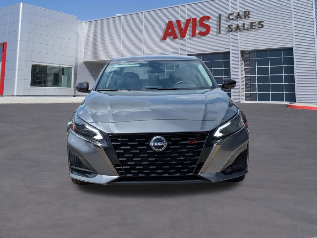Used 2025 Nissan Altima 2.5 SR AWD/4WD image 2