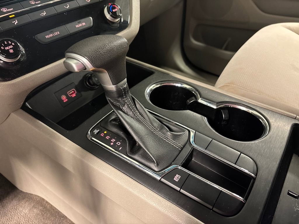 Used 2021 Kia Sedona LX image 40