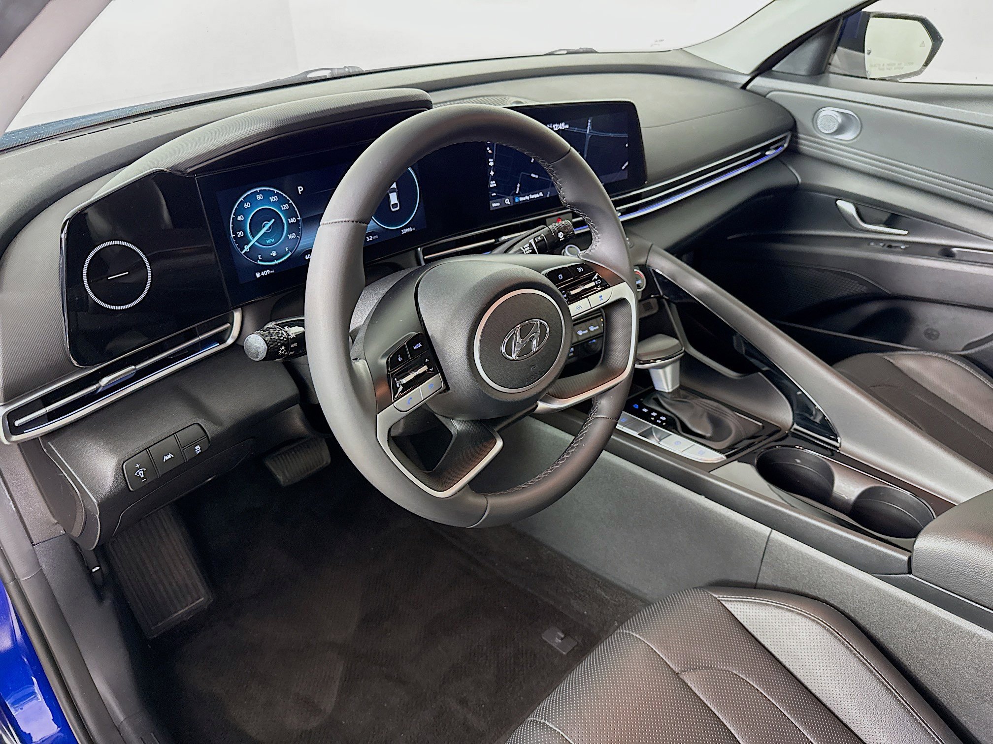 Used 2023 Hyundai Elantra Limited image 8