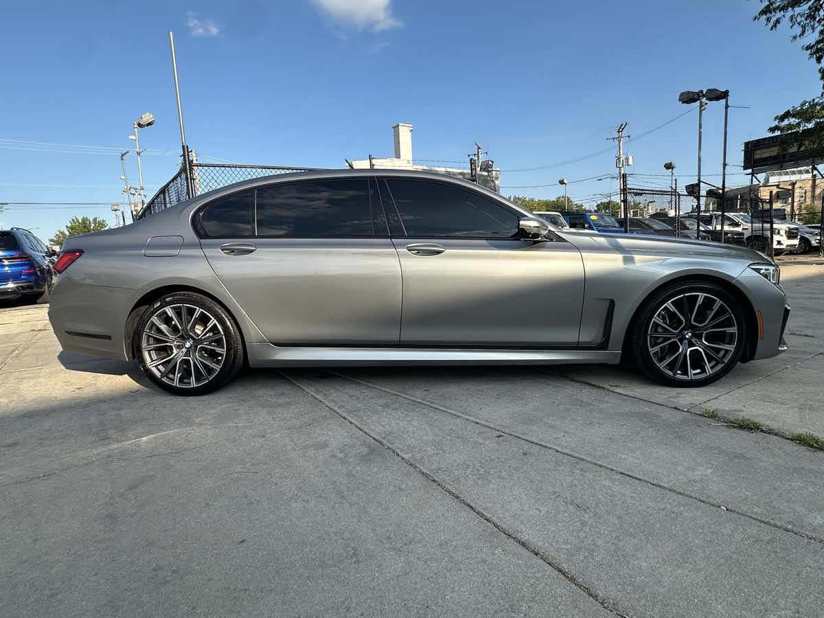 Used 2022 BMW 750i xDrive w/ Luxury Rear Seating Package AWD/4WD image 4